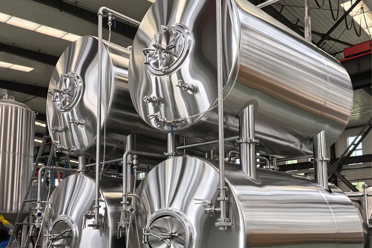 Custom Stainless Steel Horizontal Lagering Tanks for Commercial Breweries